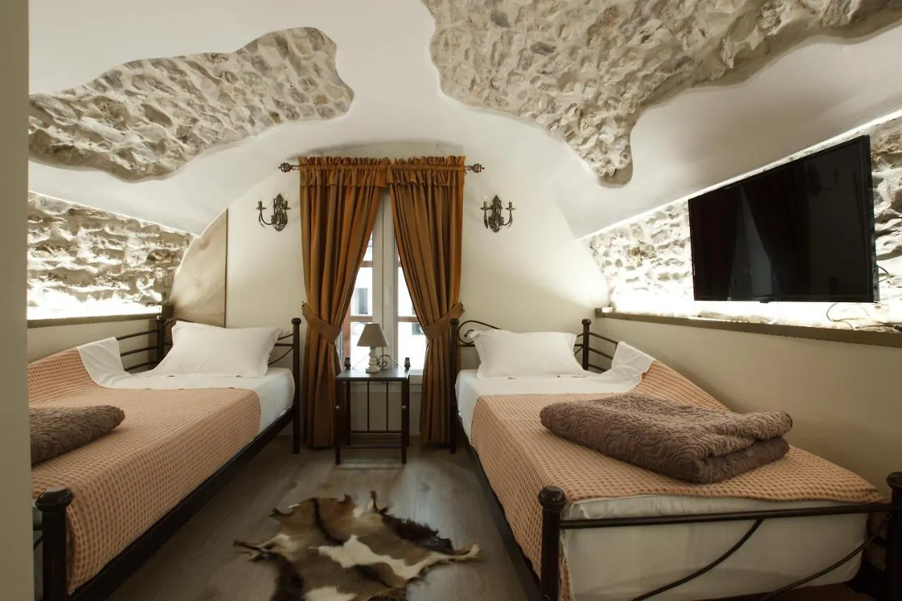Hotel SS KEKEZI Gjirokastër Albanië