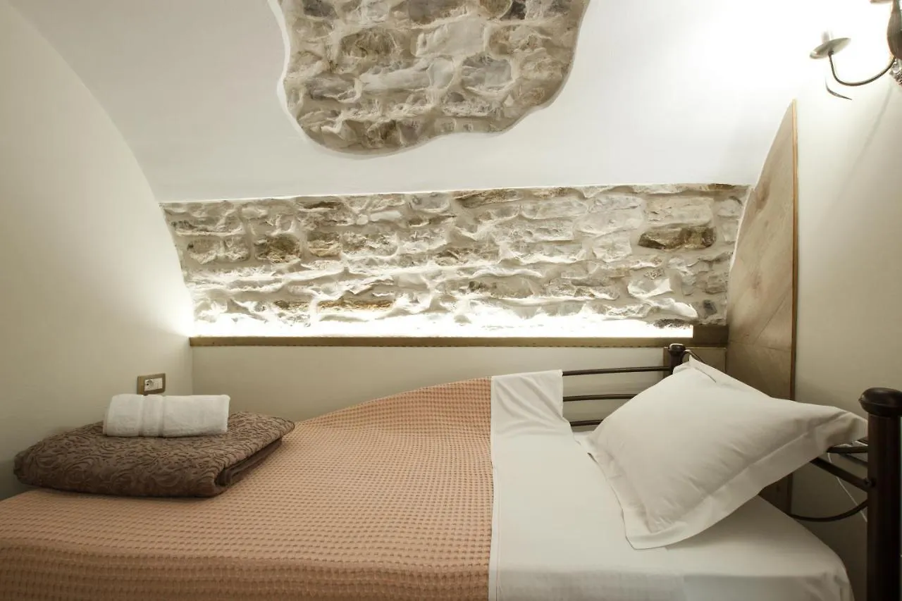 Hotel SS KEKEZI Gjirokastër